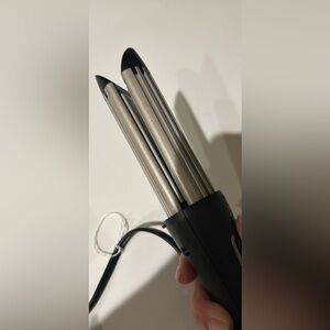 Conair Infiniti Pro curler - used 1x. Have too many hair appliances…